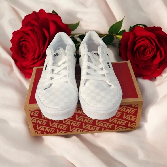 Vans - Picture 2 of 2